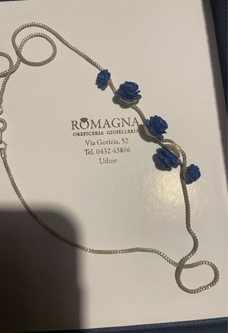 Collana in metallo con rose