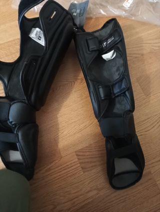 Espinillera con protección empeine