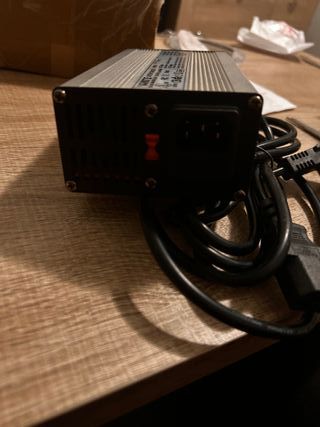 Cargador de batería litio 50,4V 4A