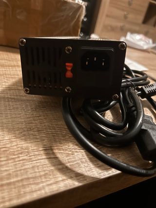 Cargador de batería litio 50,4V 4A