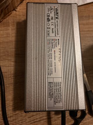 Cargador de batería litio 50,4V 4A