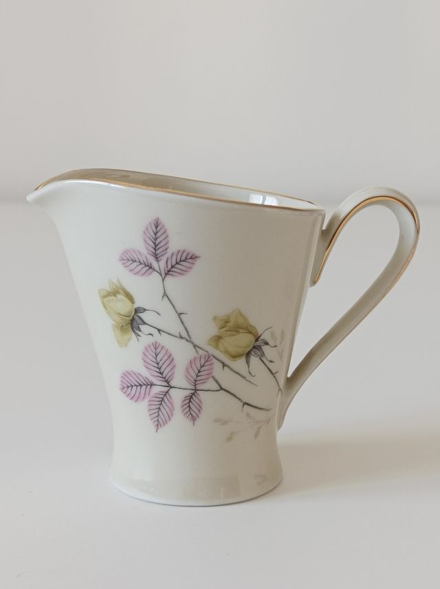 Lattiera vintage in porcellana