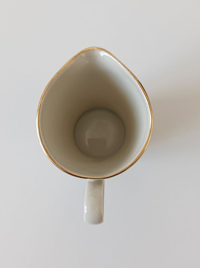 Lattiera vintage in porcellana