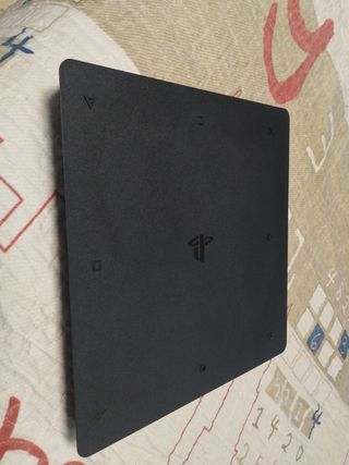 PS4 Slim 