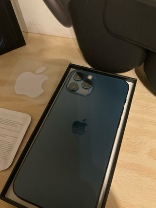 PACK: Iphone 12 Pro y Airpods Max