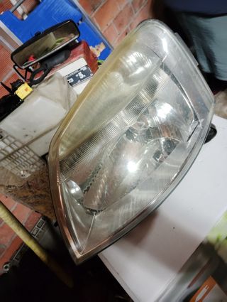 Faro delantero