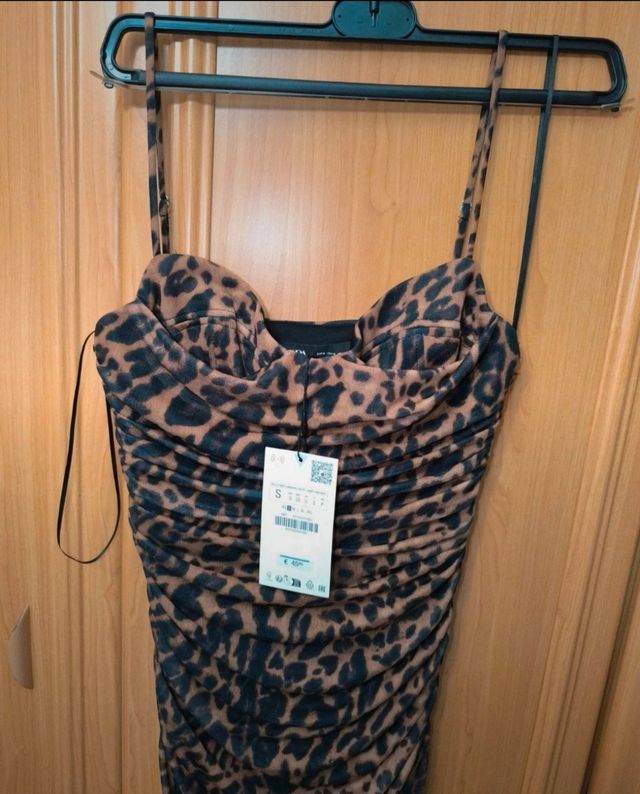 Vestido animal print de Zara