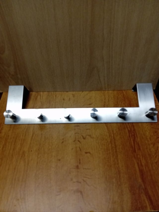 Perchero para detrás de la puerta.