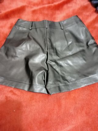 Pantalón corto piel sintética