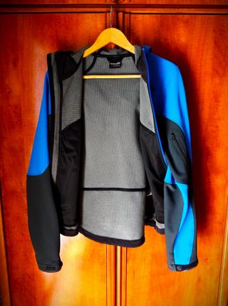 CHAQUETA CORTAVIENTOS TERNUA HOMBRE   