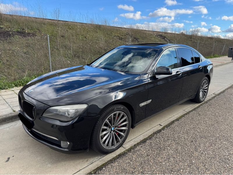 BMW Serie 7 2010 - foto 1