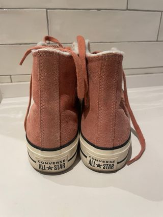 Converse bota
