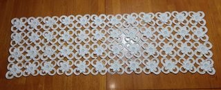 Tapete camino  de mesa vintage de hilo blanco.