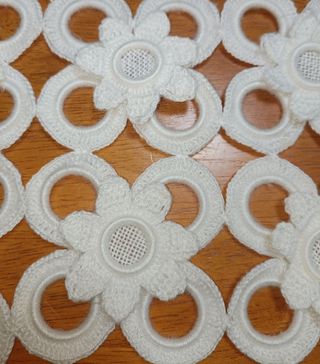 Tapete camino  de mesa vintage de hilo blanco.