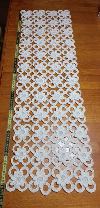 Tapete camino  de mesa vintage de hilo blanco.