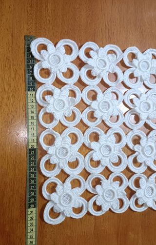 Tapete camino  de mesa vintage de hilo blanco.