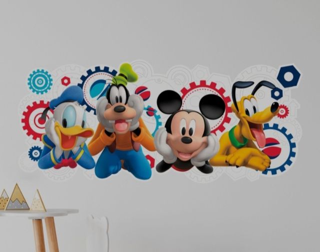 Dibujos pintados a mano en pared 