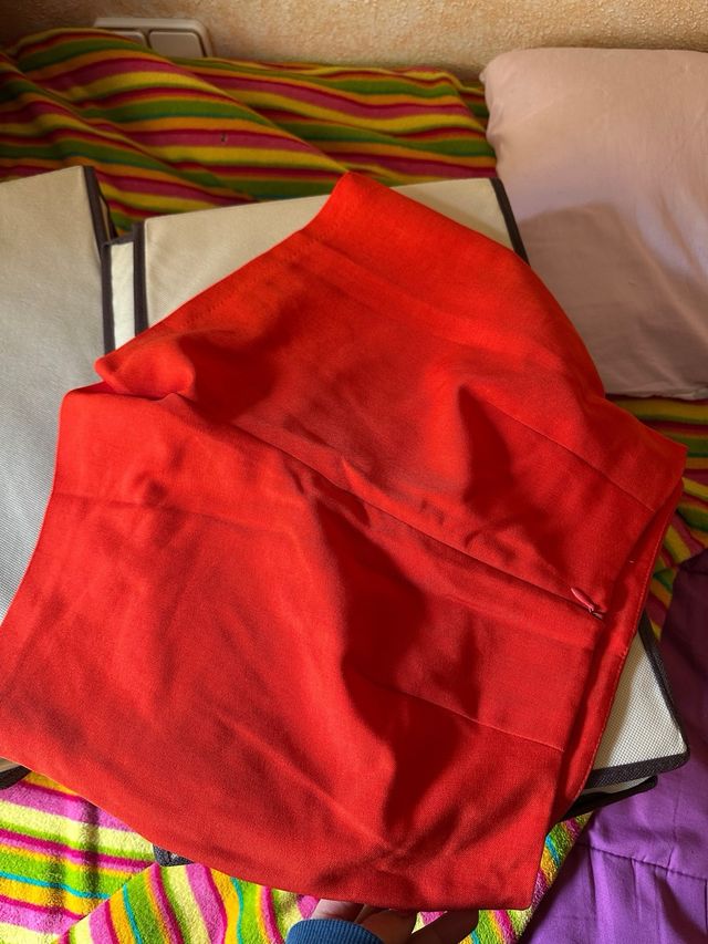 Falda/pantalón rojo Bershka