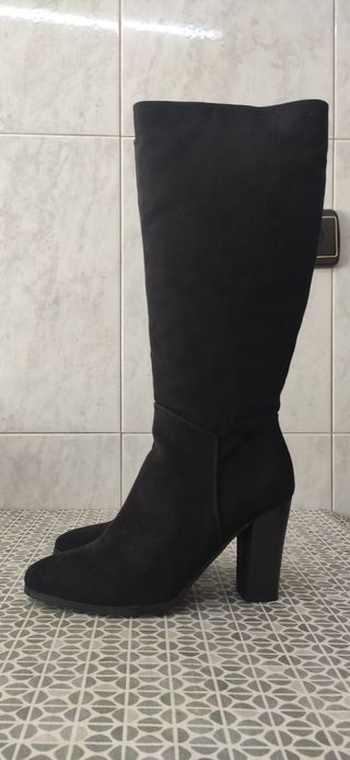 Botas negras altas de ante tacon