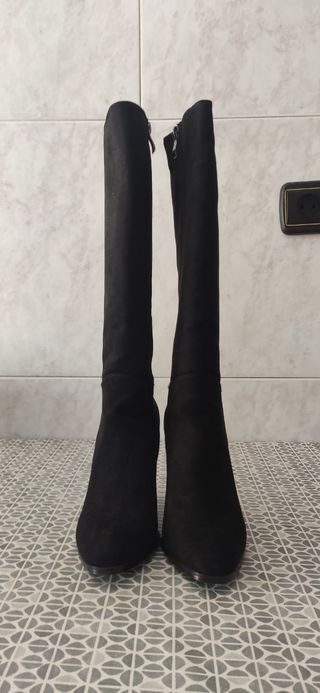 Botas negras altas de ante tacon