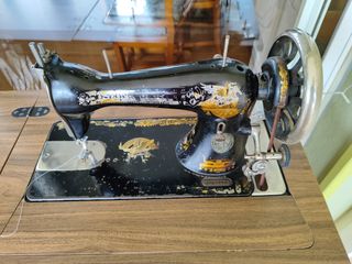Maquina de coser Singer antigua