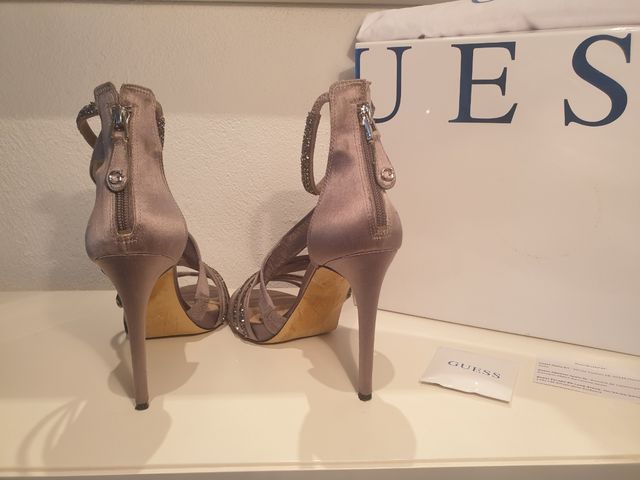 Sandalias GUESS fiesta de tacón