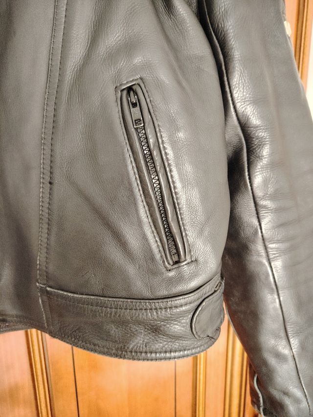 Cazadora de piel motero. Talla L