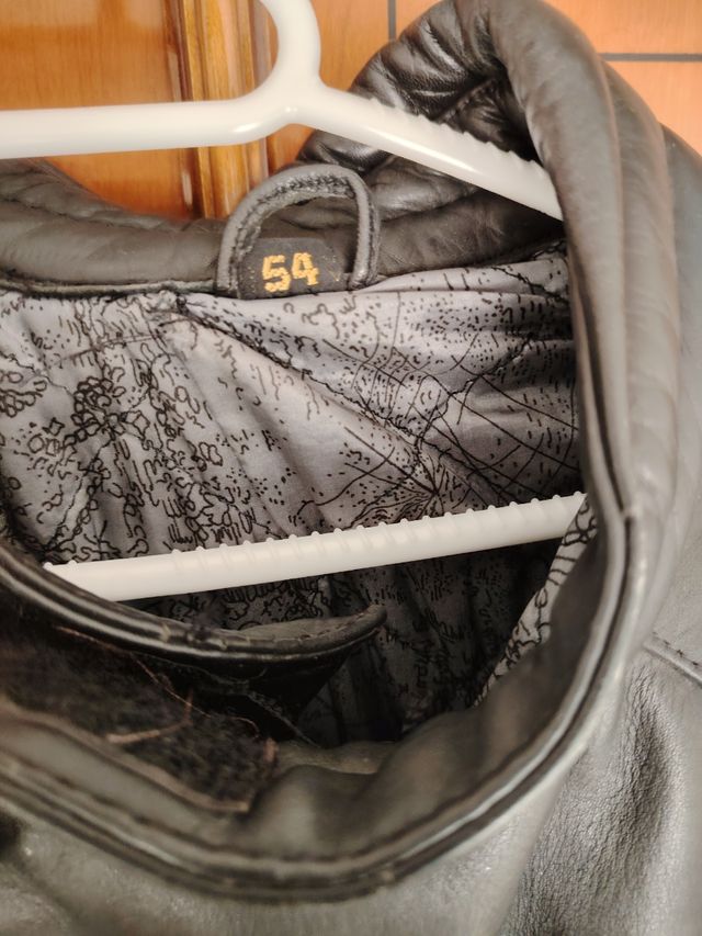 Cazadora de piel motero. Talla L