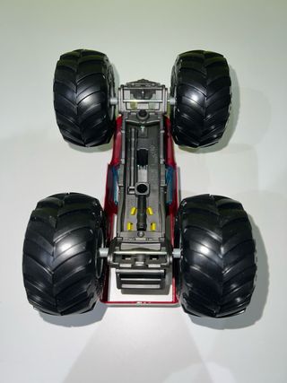 Coche hotwheels monster truchs.