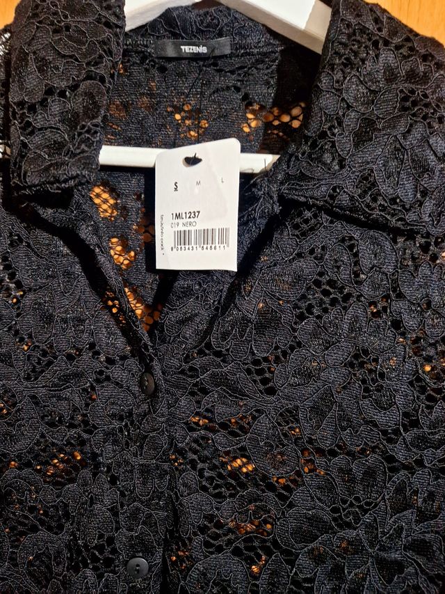 Camisa negra de encaje