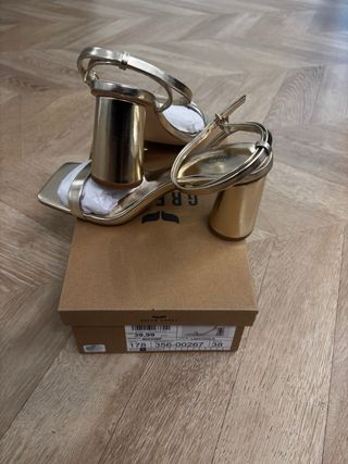 Sandalias de fiesta doradas