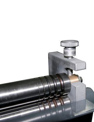 Curvadora para tornillos de banco