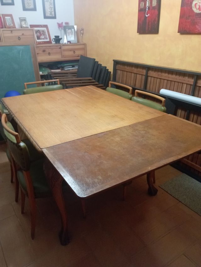 Mesa comedor con 4 sillas y 1 butacon