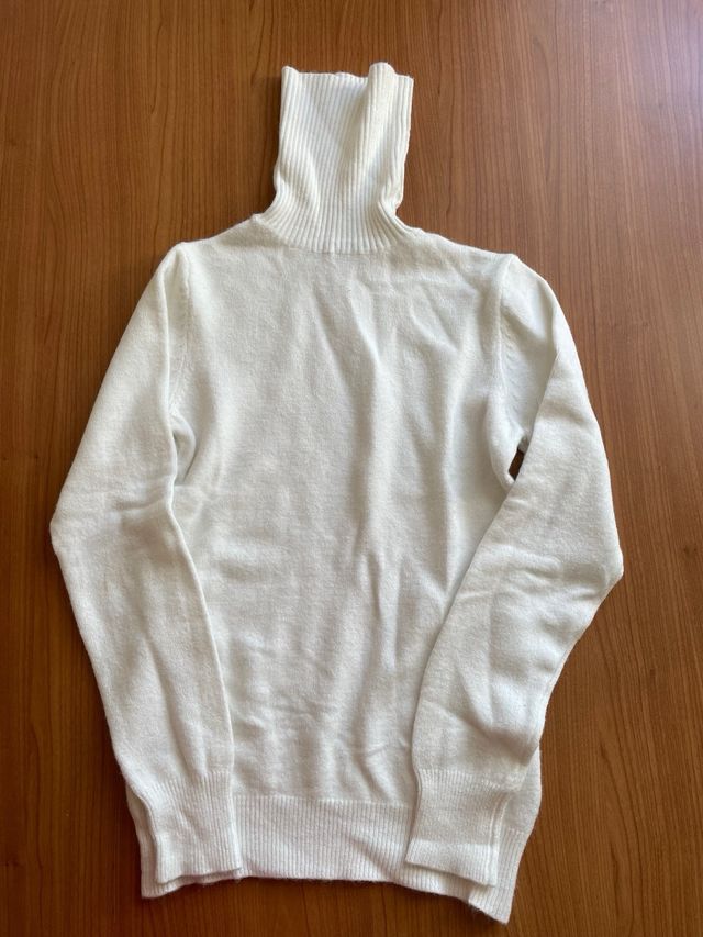 Jersey de cuello alto blanco para mujer