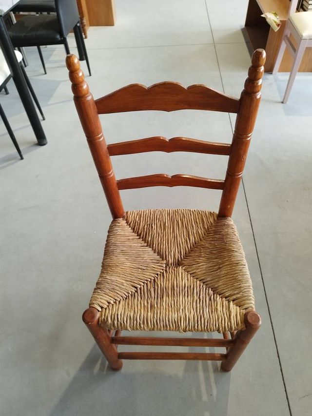 SILLA DE MADERA Y MIMBRE
