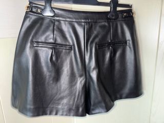 Pantalon corto de cuero