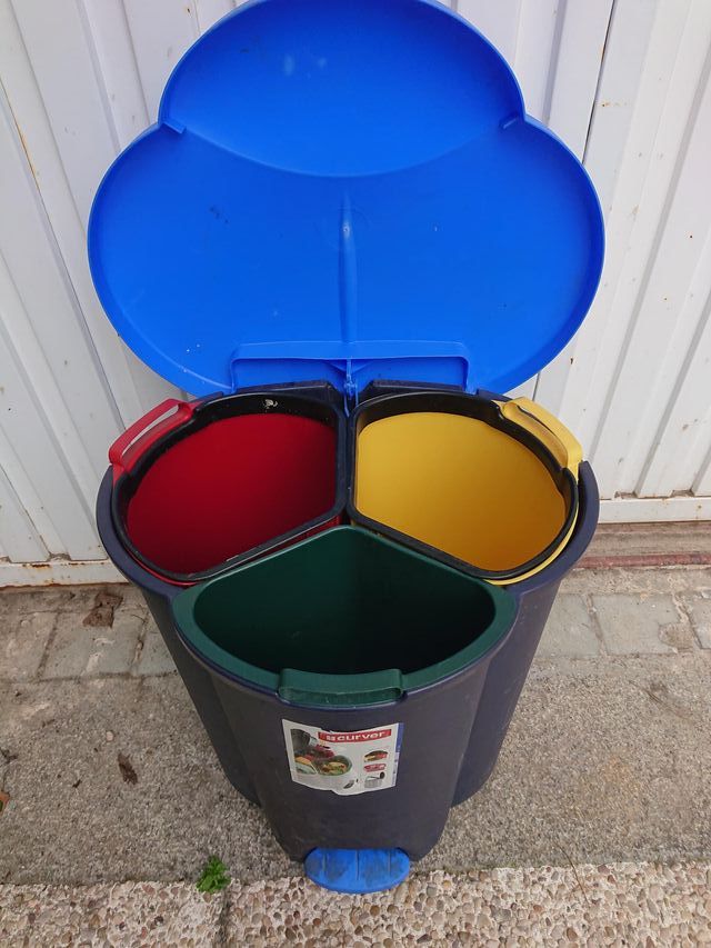 PAPELERA. CUBO RECICLAJE CON PEDAL APERTURA