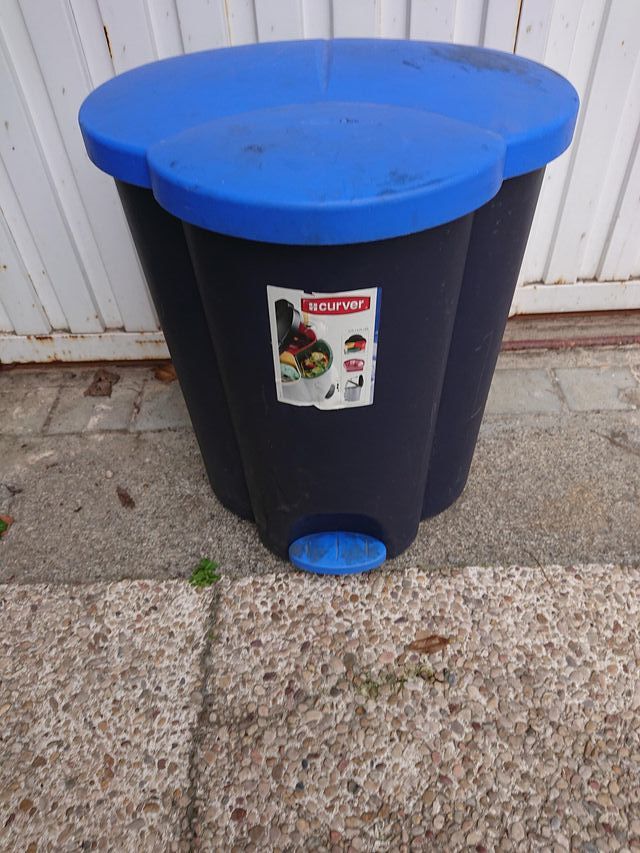 PAPELERA. CUBO RECICLAJE CON PEDAL APERTURA