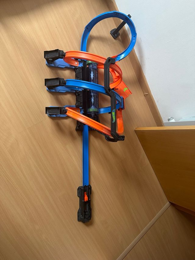 Hot Wheels TRIPLE LOOPING