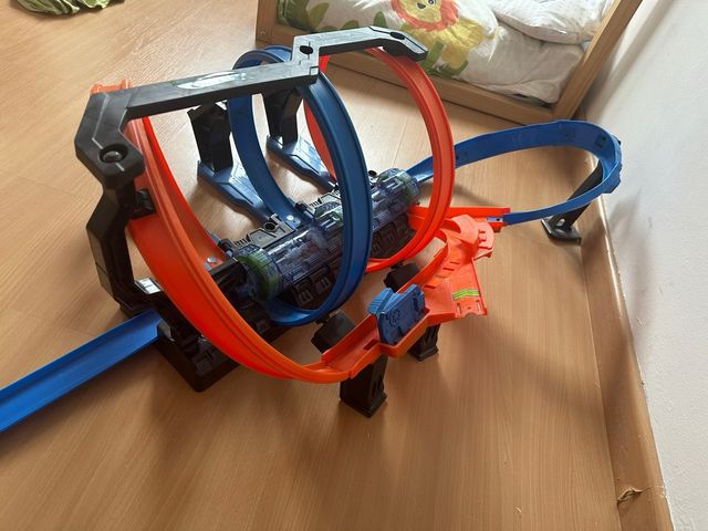 Hot Wheels TRIPLE LOOPING
