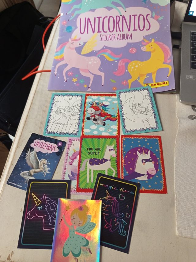 Album mas 10 tarjetas Unicornios Panini