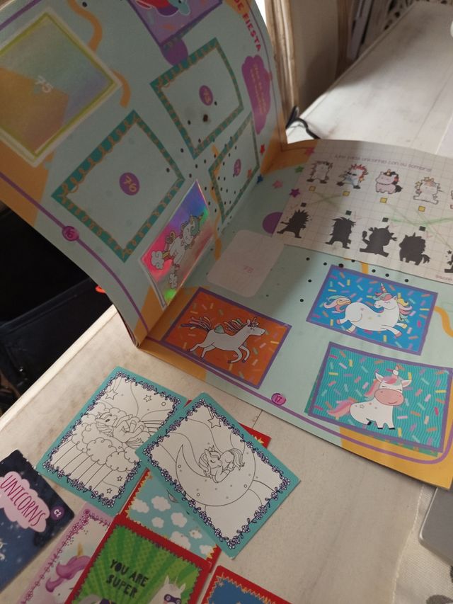 Album mas 10 tarjetas Unicornios Panini