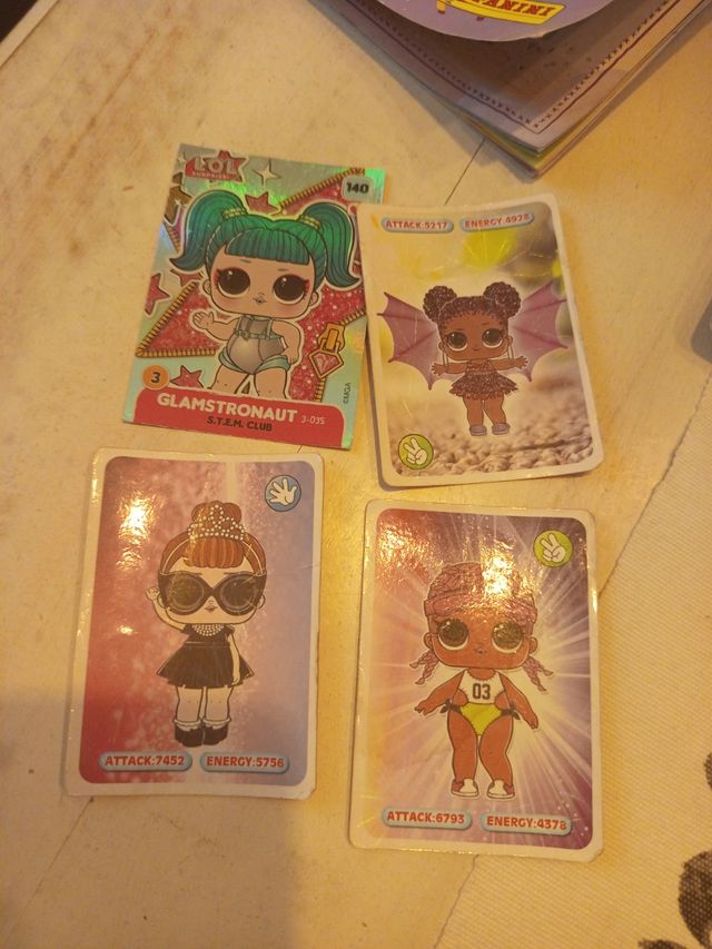 4 cartas de Lol colección Panini