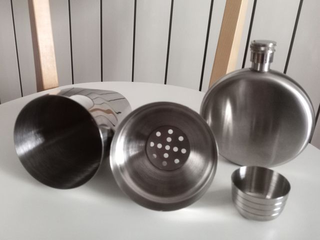 Coctelera y petaca de acero