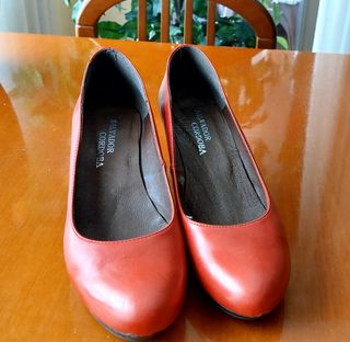 Zapatos rojos de piel