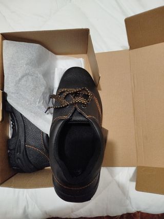 zapato de seguridad sin estrenar 