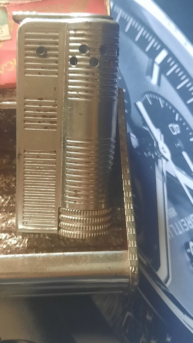 Accendino e scatola porta Tabacco vintag