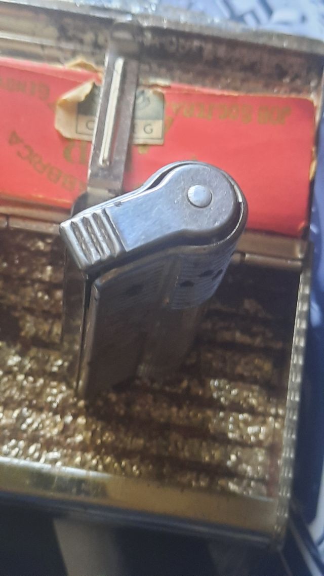 Accendino e scatola porta Tabacco vintag
