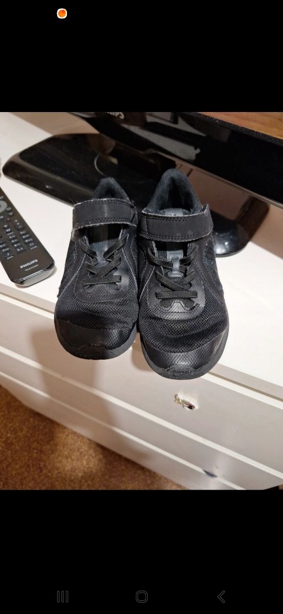 Scarpe bambino Nike n.28