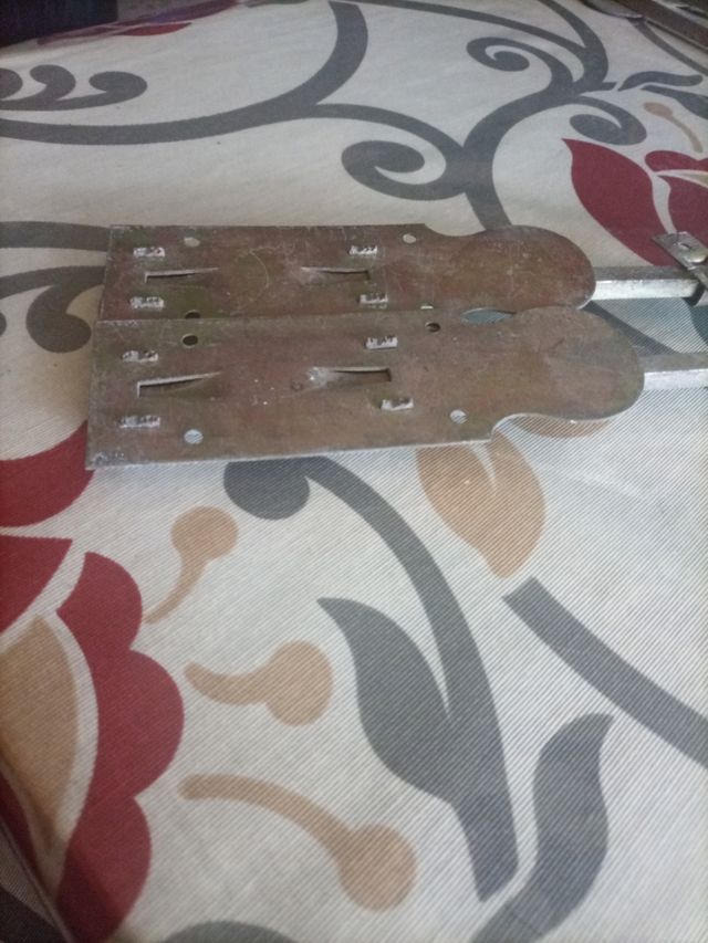 Serrojos de metal sincados